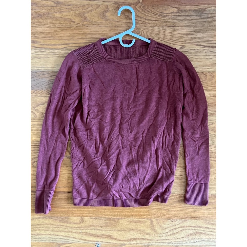 Lululemon shirt, open back